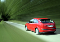 Ford Focus 3-door 2004–08 images