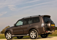 Images of Mitsubishi Shogun 5-door 2011