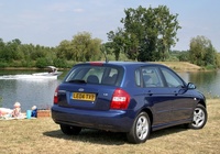 Kia Cerato Hatchback UK-spec (LD) 2004–07 pictures Kia Cerato Hatchback UK-spec (LD) 2004–07 pictures