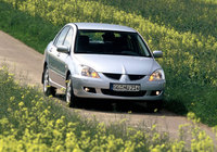 Mitsubishi Lancer 2003–05 photos
