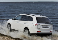 Mitsubishi Outlander 2012 wallpapers