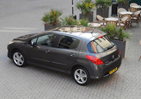 Peugeot 308 5-door UK-spec 2008–11 photos