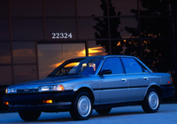 Photos of Toyota Camry Sedan LE US-spec 1986–90