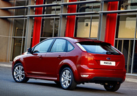 Pictures of Ford Focus 5-door ZA-spec 2010–11