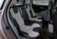 Pictures of Volvo V40 Cross Country JP-spec 2013