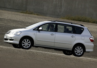 Toyota Avensis Verso 2003–09 photos