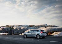 Volvo V40 T4 Momentum 2016 wallpapers